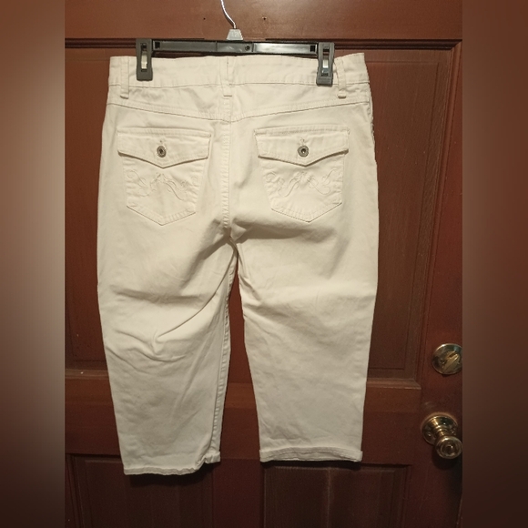 Jeanstar Capri Jeans - Picture 3 of 3